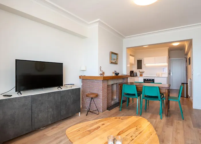 Charming With Sea View For 6 Apartment