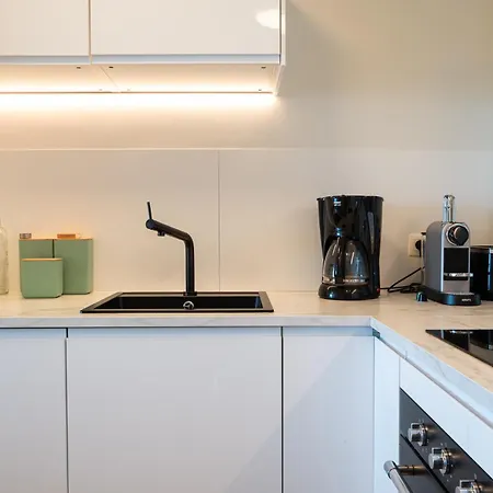 Апартаменти Charming With Sea View For 6 *